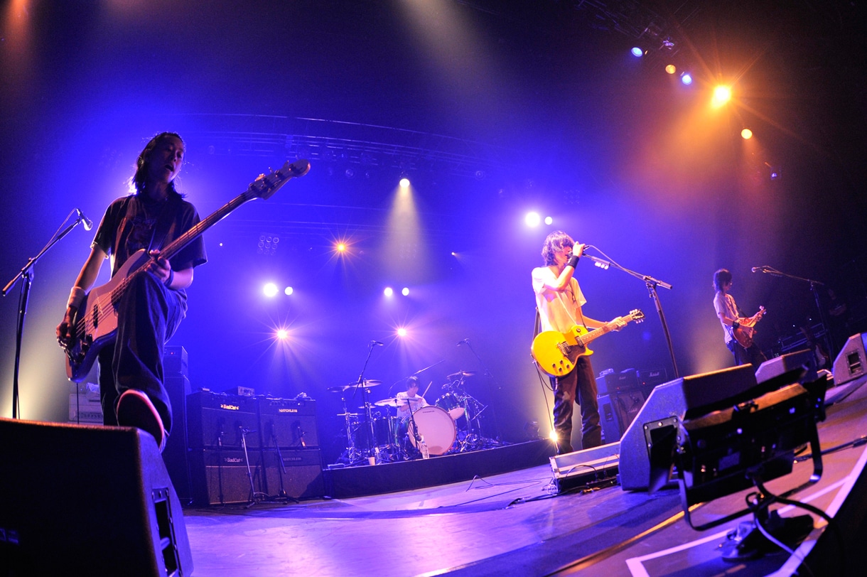 今週の人気の画像6位は「BUMP OF CHICKENツアー開幕『みんなに会えてうれしい』」より、BUMP OF CHICKEN。（写真：KAZUMICHI KOKEI）