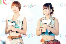 写真左から篠田麻里子、高城亜樹。