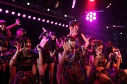 公演オープニングで「上からマリコ」をパフォーマンスするAKB48じゃんけん選抜メンバー。 (C)AKS