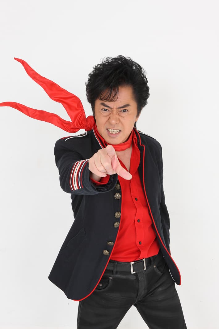水木一郎公認だゼェーット！風にたなびく赤マフラー商品化 - 音楽ナタリー