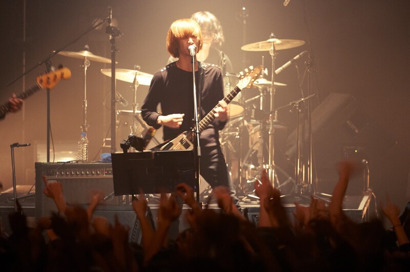 この日のために金髪にしたという木下理樹。