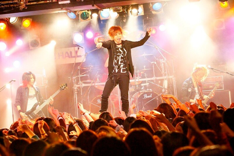 「WINTER CIRCUIT 2011」原宿アストロホール公演の様子（撮影：洲脇理恵）。