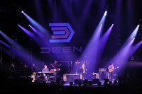 「DEEN LIVE JOY Special 日本武道館 2011」の模様。（撮影：荒川潤）