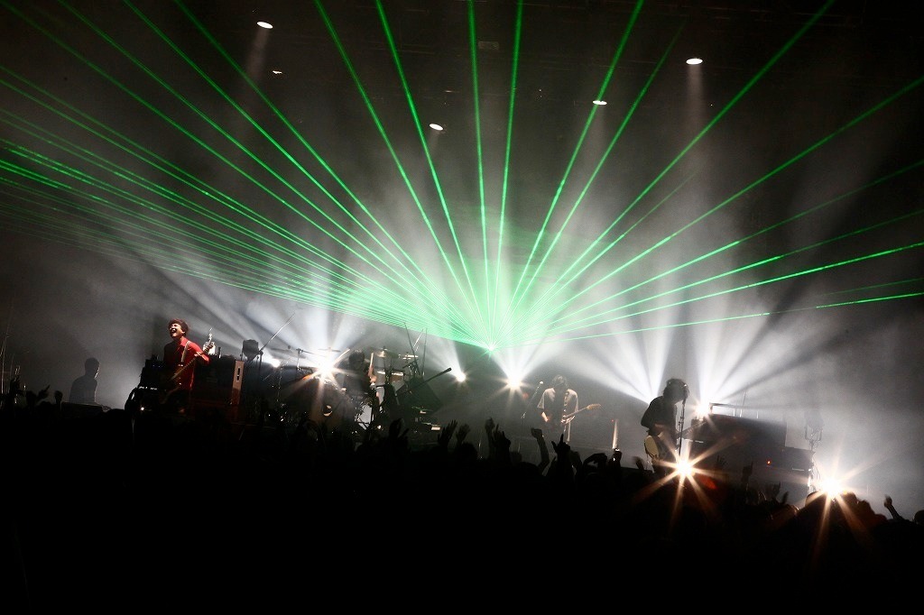 「LONG WAY TO NOWHERE TOUR」新木場STUDIO COAST公演の模様。（撮影：橋本塁）