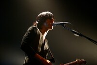 ホリエアツシ（Vo, G, Key）（撮影：橋本塁）