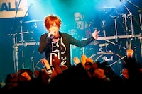 芥（Vo）（撮影：洲脇理恵）