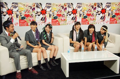 写真は11月16日に配信された「ミュージックボンバー #22」の様子。