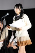 仲谷明香（AKB48チームA）は「5歳の頃からの夢が声優でした。世界的にも有名な声優になりたいので、このアニメを足がかりにさせてください」と発言。