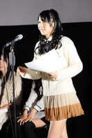 仲谷明香（AKB48チームA）は「5歳の頃からの夢が声優でした。世界的にも有名な声優になりたいので、このアニメを足がかりにさせてください」と発言。