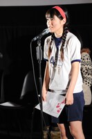 木下百花（NMB48研究生）は「場違いな格好ですみませんが、もし良い結果になれば自分の役がこなせるように精一杯がんばる」と宣言。