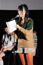 三田麻央（NMB48研究生）は「マンガや声優が大好きすぎて、マンガを買うと必ずといっていいほど音読してしまう。音読を続けたことで少年の声、萌え声、女性の声を出せるようになった」とコメント。