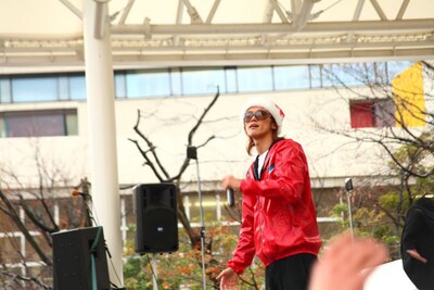 地元新潟のファンに新曲をプレゼントしたTOCサンタ。