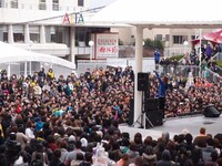 新潟会場にはおよそ4000人の観客が集まった。