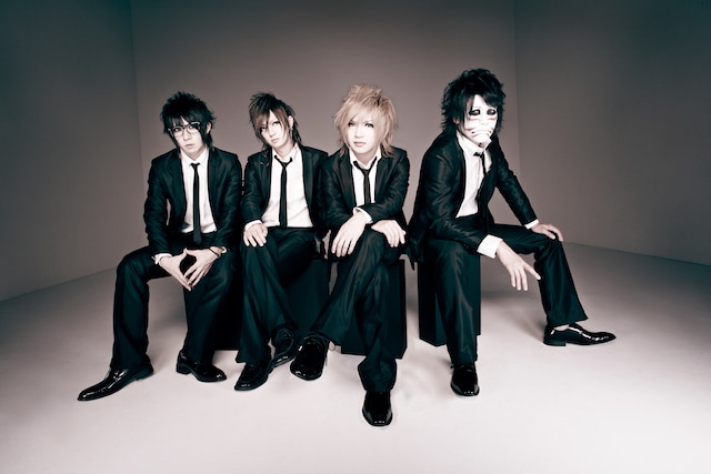 最新アルバム「ゴールデン・アルバム」が好評のゴールデンボンバー。今週末1月21日は大阪・大阪城ホールにてワンマンライブを開催する。