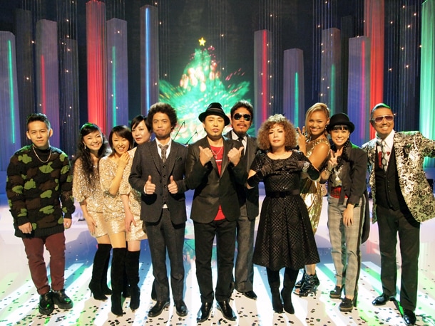 全出演者による記念撮影（写真左から清水翔太、AMAZONS、久保田利伸、大澤誉志幸、鈴木雅之、鈴木聖美、Crystal Kay、AI、Bro.KORN）。