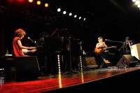 「ふたり紅白歌合戦」の様子。