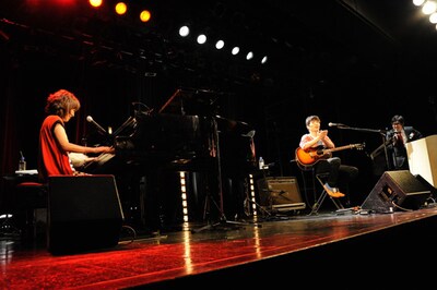 「ふたり紅白歌合戦」の様子。