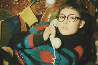 bomi新曲「麹町のスネーク」PVのワンシーン。