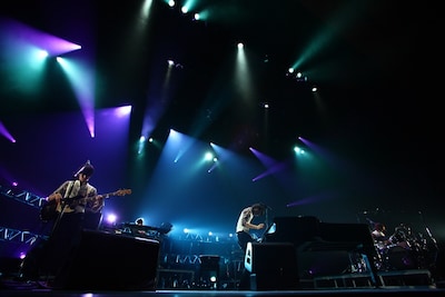 昨日12月15日は地元神戸でライブを行ったWEAVER。写真はライブ中の様子。