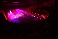 「WEAVER 3rd TOUR 2011『ジュビレーション ～太陽と月のパレード～』」神戸公演の様子。