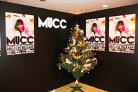 船内に飾られたクリスマスツリー。