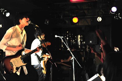 12月12日に行われたNOVELS「『cardioid』release tour」東京・渋谷O-nest公演の様子。