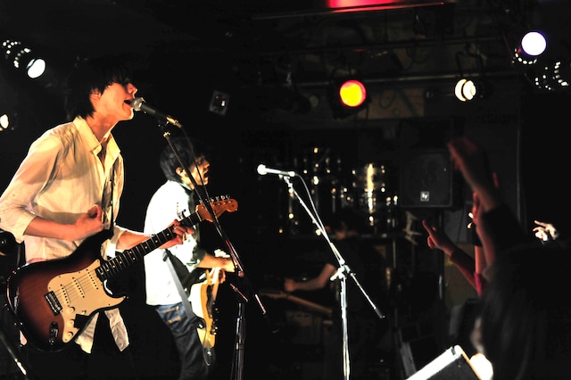 12月12日に行われたNOVELS「『cardioid』release tour」東京・渋谷O-nest公演の様子。