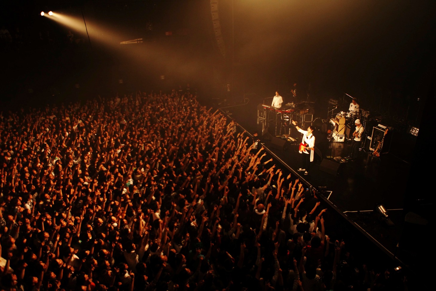 フジファブリック「ホシデサルトパレード TOUR 2011」Zepp Tokyo公演の模様。