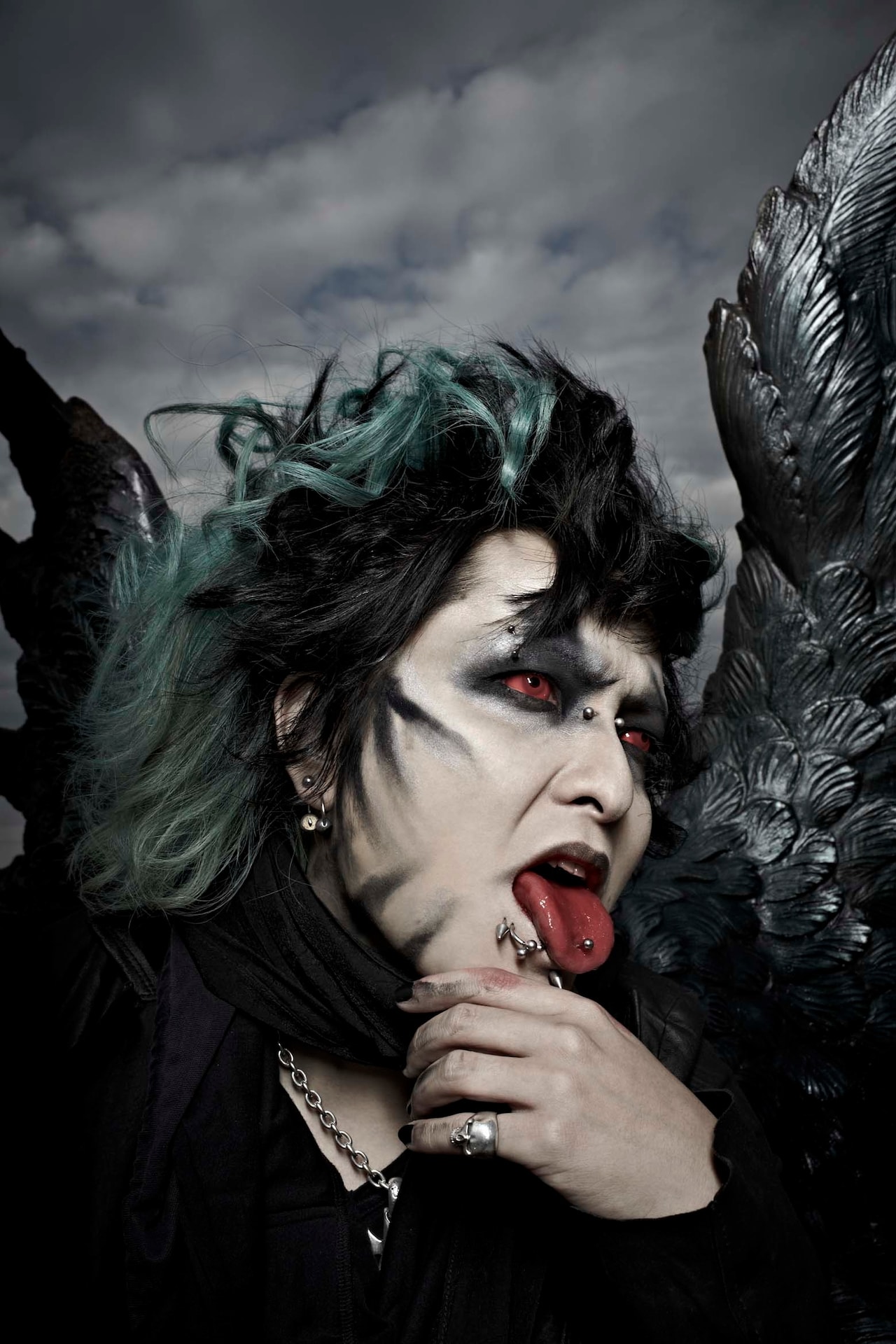 ROCK AND READ」第39号より柩の写真。 - ナイトメア柩×石井竜也、雑誌