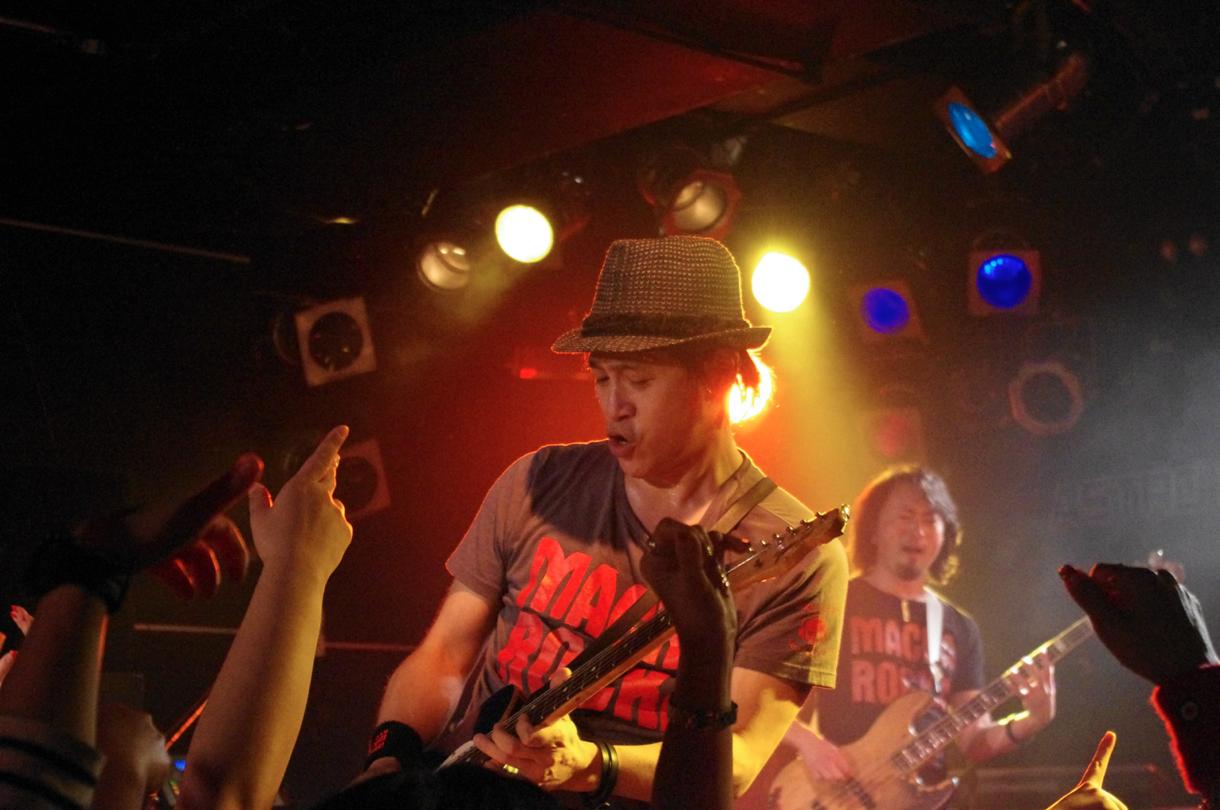 杉本恭一 & The Dominators、原宿アストロホール公演の模様。