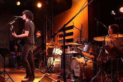 斉藤和義、茂木欣一、沖祐市。