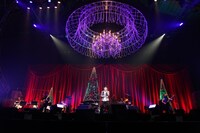 ゴージャスかつラグジュアリーをコンセプトに行われた「ナオト・インティライミ×SPACE SHOWER TV VERY MERRY XMAS」。