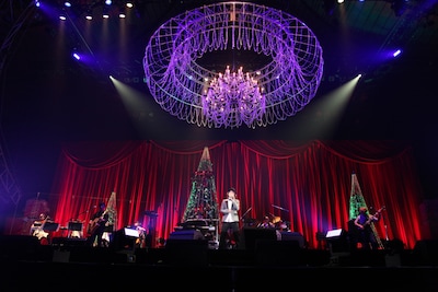 ゴージャスかつラグジュアリーをコンセプトに行われた「ナオト・インティライミ×SPACE SHOWER TV VERY MERRY XMAS」。