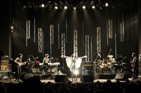 東京グローブ座で行われた「ソロバン」公演の様子。