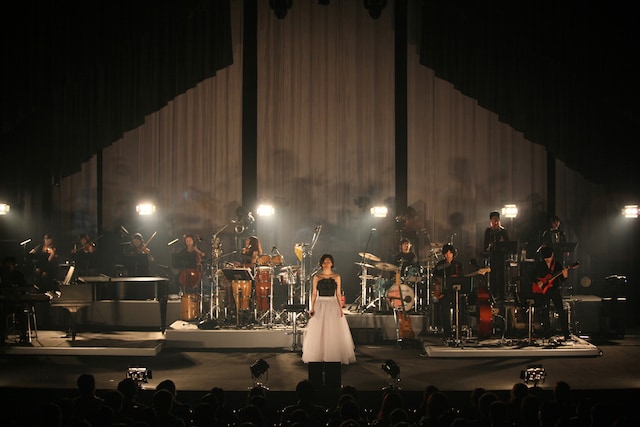 写真は「坂本真綾LIVE 2011 "in the silence"」最終日の様子。