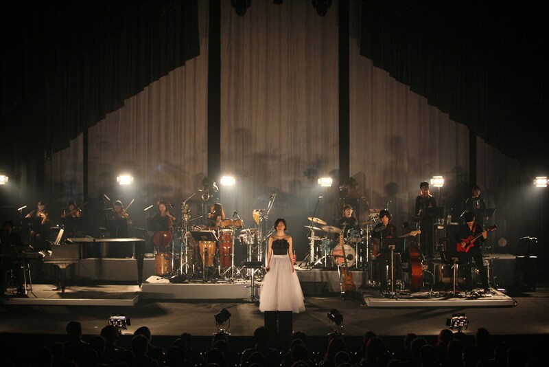 写真は「坂本真綾LIVE 2011 "in the silence"」最終日の様子。