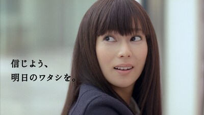 柴咲コウが出演するCM「憧れの部長」編のワンシーン。