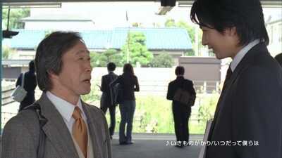 向井理と武田鉄矢の共演が実現したCM「恩師」編のワンシーン。