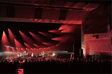 「WEAVER 3rd TOUR『ジュビレーション～太陽と月のパレード～』」渋谷公会堂初日公演の模様。