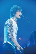 「WEAVER 3rd TOUR『ジュビレーション～太陽と月のパレード～』」渋谷公会堂初日公演の模様。