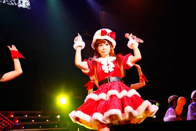 中野の街に一足早く降り立ったしょこたんサンタ。