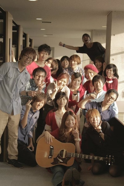 安田奈央と京都精華大学の学生たち。