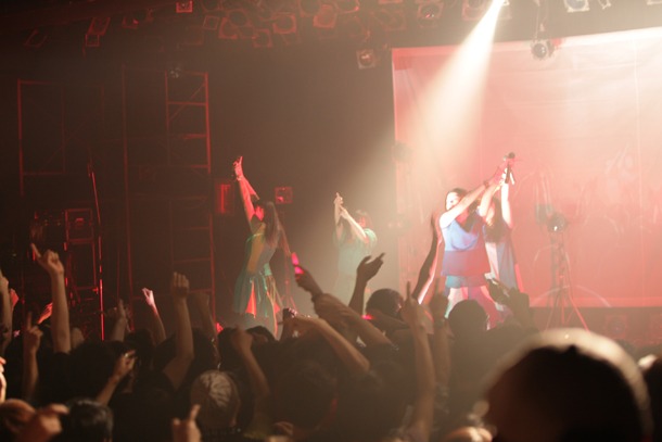 写真は12月20日「IDOL is DEAD」の様子。