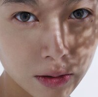 Salyuの力強い瞳が印象的な「Lighthouse」ジャケット。