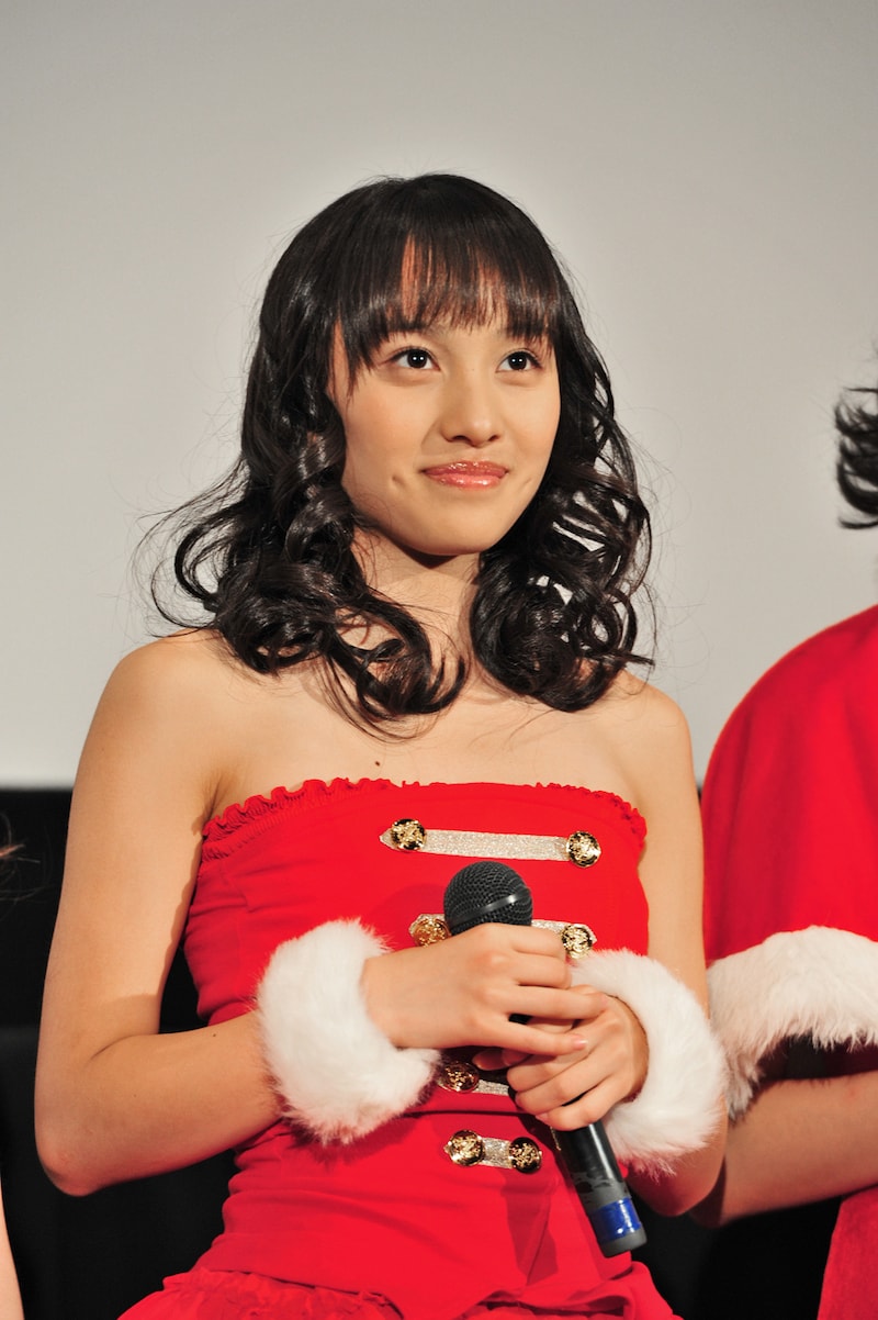 リーダー百田夏菜子は「レコーディングブースで歌っていたのに、途中から宇宙空間で歌っているような気持ちになりました」と壮大なスケールを持つ楽曲「猛烈宇宙交響曲・第七楽章『無限の愛』」について語った。