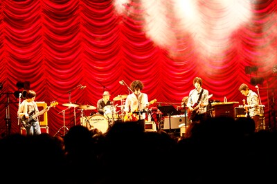 アンコールでセッションを繰り広げるGRAPEVINEとplenty。