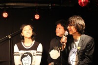 トークコーナーの一場面。写真左より宇野振一、中川、江上。