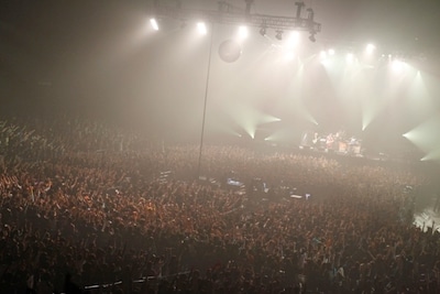 「SUPER DISCO Hits FINAL!!! ～そして伝説へ～」の様子。（撮影：河本悠貴）