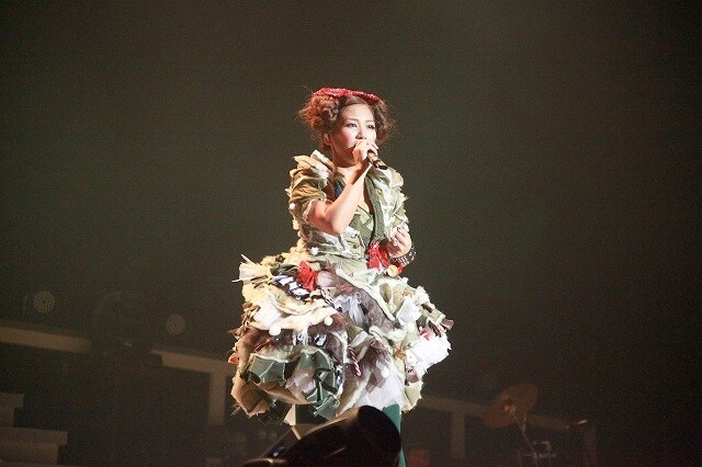 2012年はデビュー10周年を迎えるMINMI。来年はさらなるサプライズが期待できそうだ。