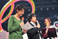 写真左から森本さやか（フジテレビアナウンサー）、バカリズム升野英知、斉藤舞子（フジテレビアナウンサー）。